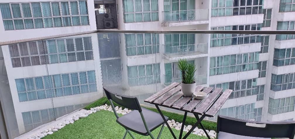 Regalia Suites With Infinity Pool Klcc By Staycation Homes Kuala Lumpur Zewnętrze zdjęcie