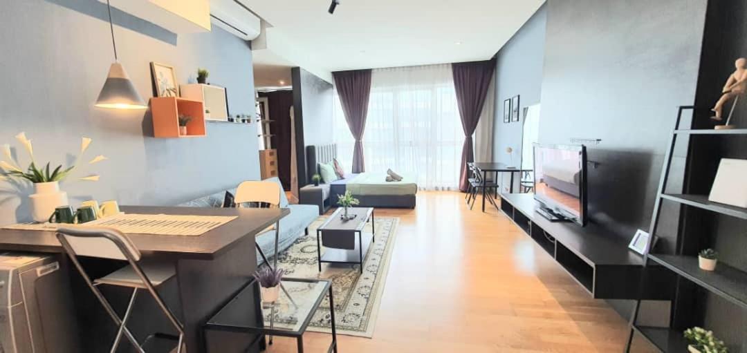 Regalia Suites With Infinity Pool Klcc By Staycation Homes Kuala Lumpur Zewnętrze zdjęcie