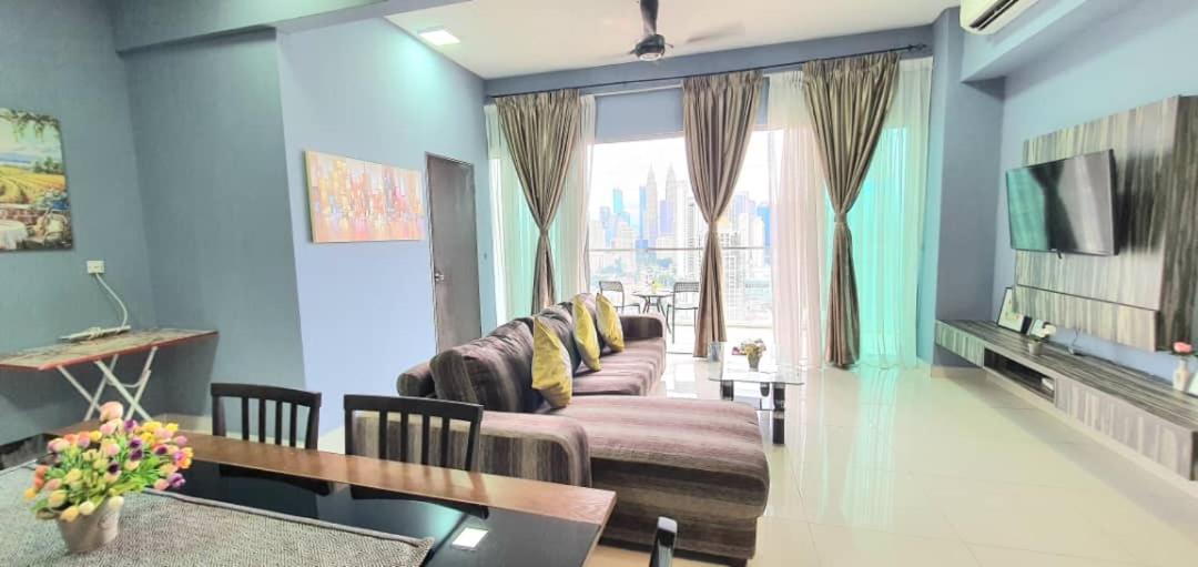 Regalia Suites With Infinity Pool Klcc By Staycation Homes Kuala Lumpur Zewnętrze zdjęcie