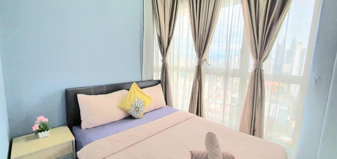 Regalia Suites With Infinity Pool Klcc By Staycation Homes Kuala Lumpur Zewnętrze zdjęcie