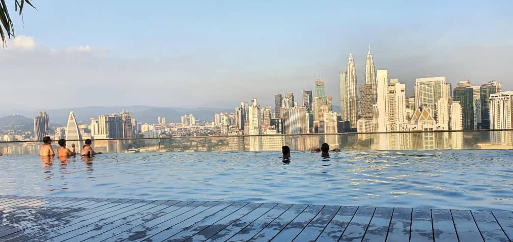 Regalia Suites With Infinity Pool Klcc By Staycation Homes Kuala Lumpur Zewnętrze zdjęcie