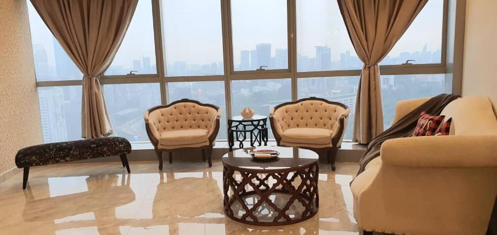 Regalia Suites With Infinity Pool Klcc By Staycation Homes Kuala Lumpur Zewnętrze zdjęcie