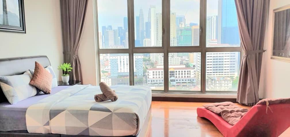 Regalia Suites With Infinity Pool Klcc By Staycation Homes Kuala Lumpur Zewnętrze zdjęcie
